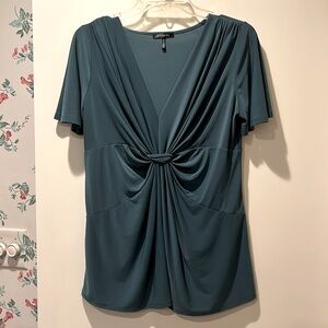 Daisy Fuentes green cap sleeve blouse in Medium size